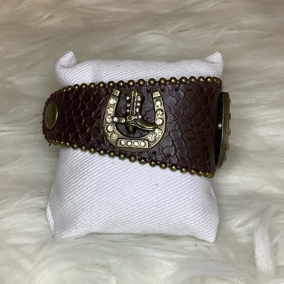 Horseshoe Western Cowgirl Leather Bracelet - Picture 3 of 5